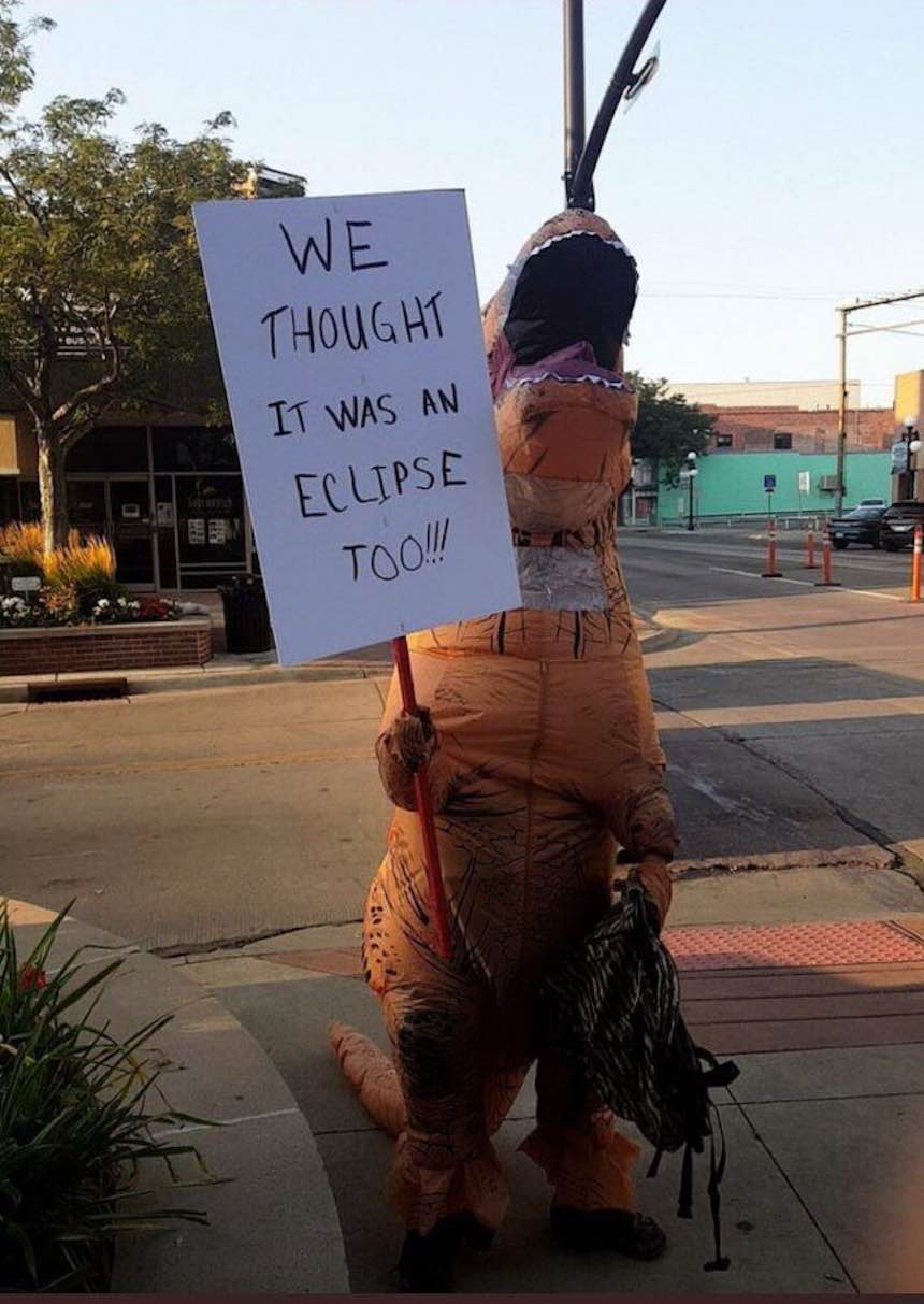 Memes del eclipse - Dinosaurios