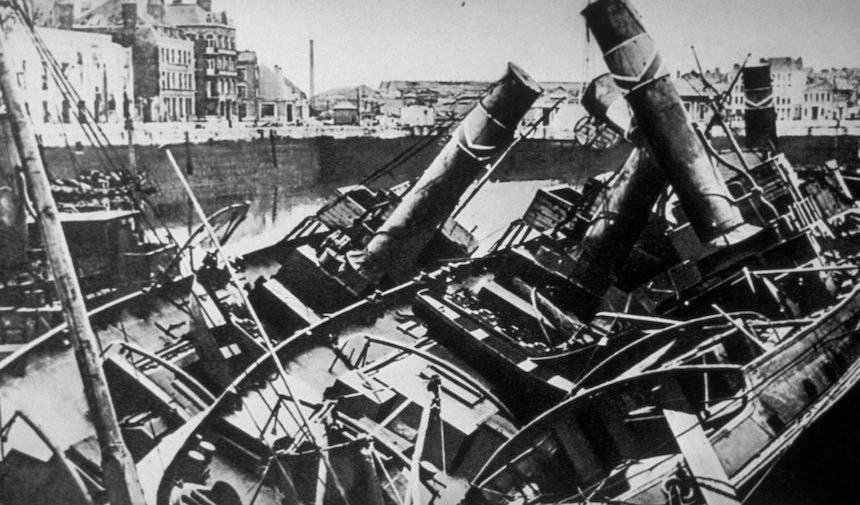 Caos de barcos en Dunkerque durante la guerra