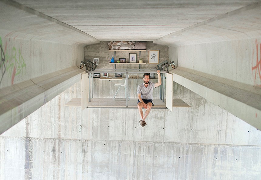 Valencia - Un estudio construido debajo de un puente