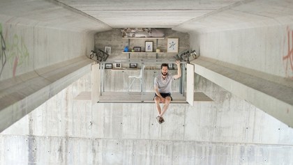 Valencia - Un estudio construido debajo de un puente