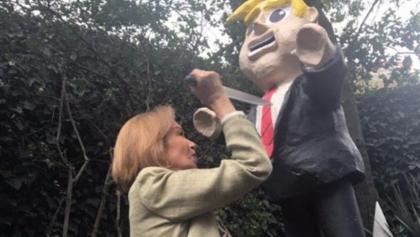 La escritora Guadalupe Loaeza apuñaló piñata de Trump