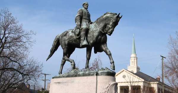 Estatua de Robert E. Lee
