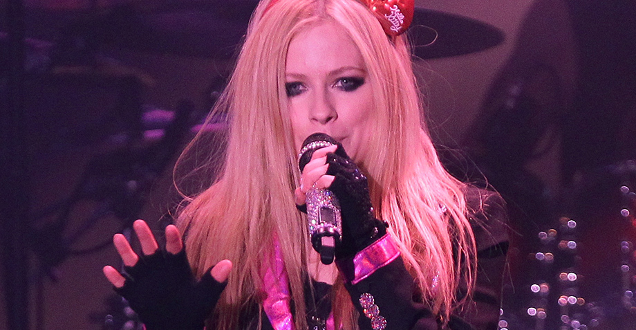 ¡Después de 4 años Avril Lavigne está de regreso con nueva canción!