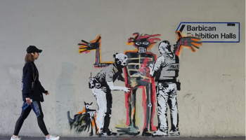 graffiti de Banksy en honor a Basquiat