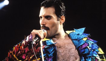 Sale la primera imagen de Rami Malek como Freddie Mercury.