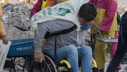 Este hombre en silla de ruedas se convirtió en héroe gracias a una foto
