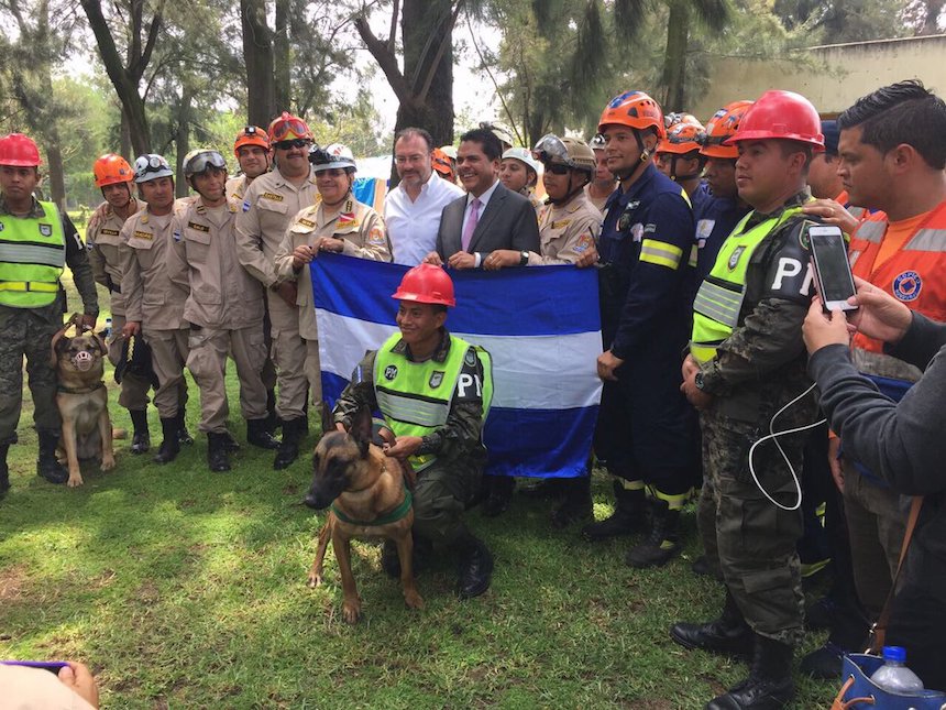 Rescatistas de Honduras apoyaron tras el sismo