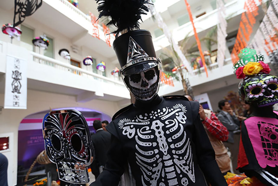 Desfile, ofrendas y paseo nocturno: todo lo que necesitas saber para celebrar el Día de Muertos en GRANDE