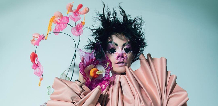 Los astros y Björk nos han revelado la portada y la fecha de lanzamiento de ‘Utopia’