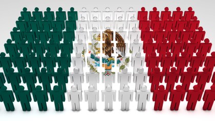 bandera de México con muñecos