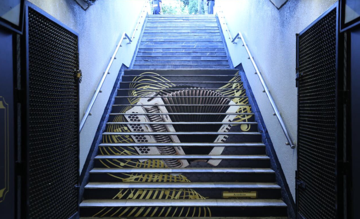 escaleras del metro invervenidas