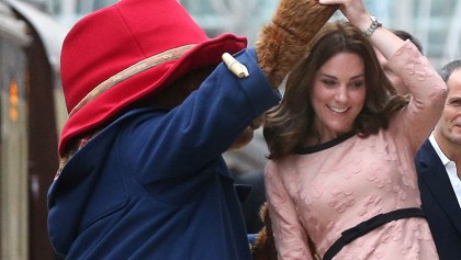 No dejarás de reírte con este video de Kate Middleton bailando con el osito Paddington