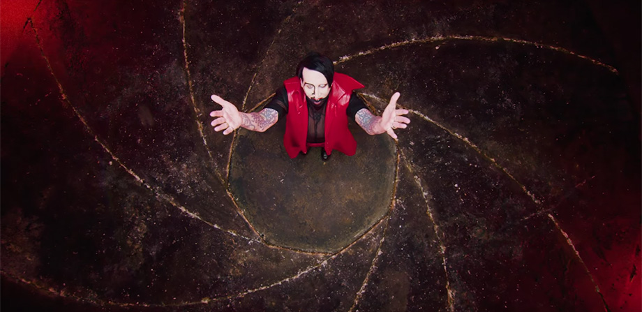 ¡Orgías time! Marilyn Manson estrena video para ‘KILL4ME’ con Johnny Deep