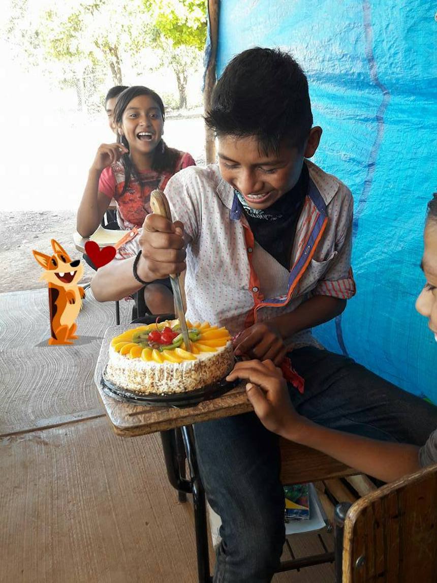 Nayarit - El niño que come su primer pastel de cumpleaños