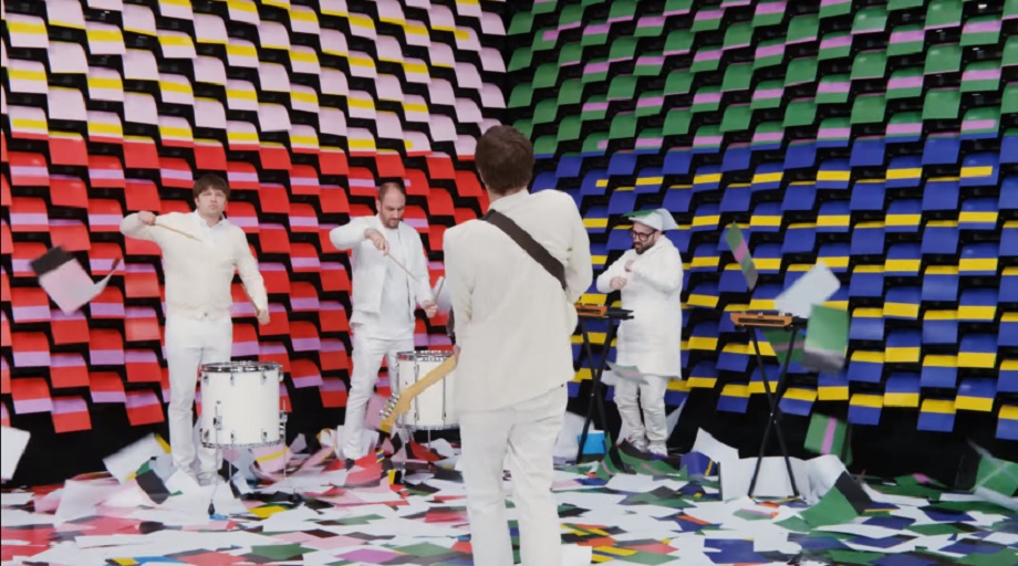 Una pared llena de impresoras es lo nuevo de OK Go y su video a "Obession"