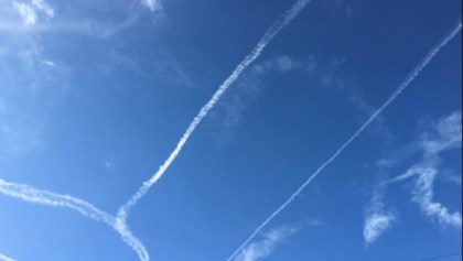 El piloto que dibujó un pene en el cielo.