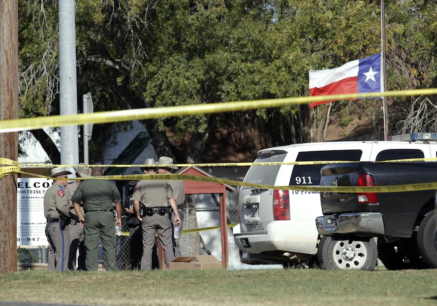 Atentado en Iglesia de Texas deja más de 26 muertos
