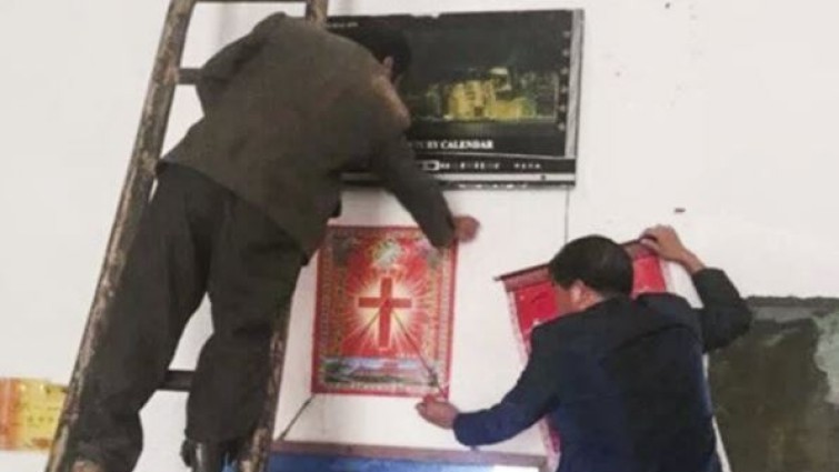 Retiro de imágenes religiosas en China