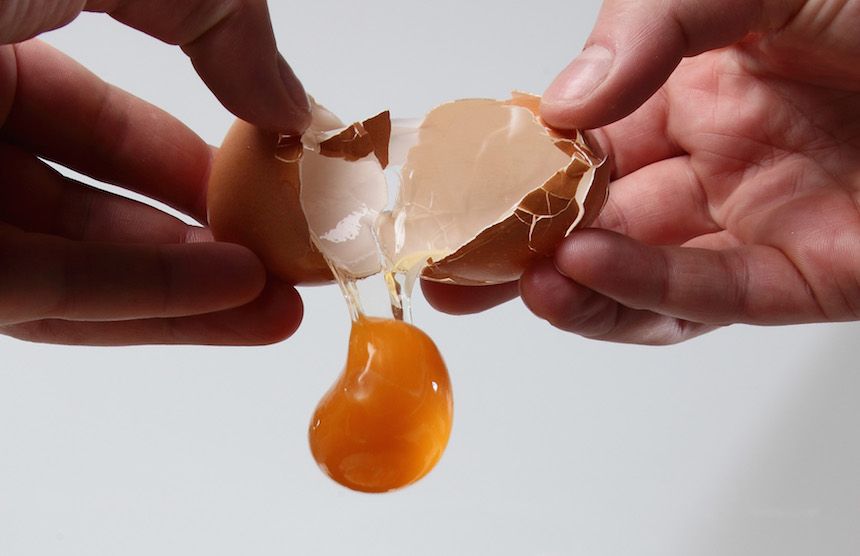 ¿El consumo de huevo está relacionado con el aumento en los niveles de colesterol?