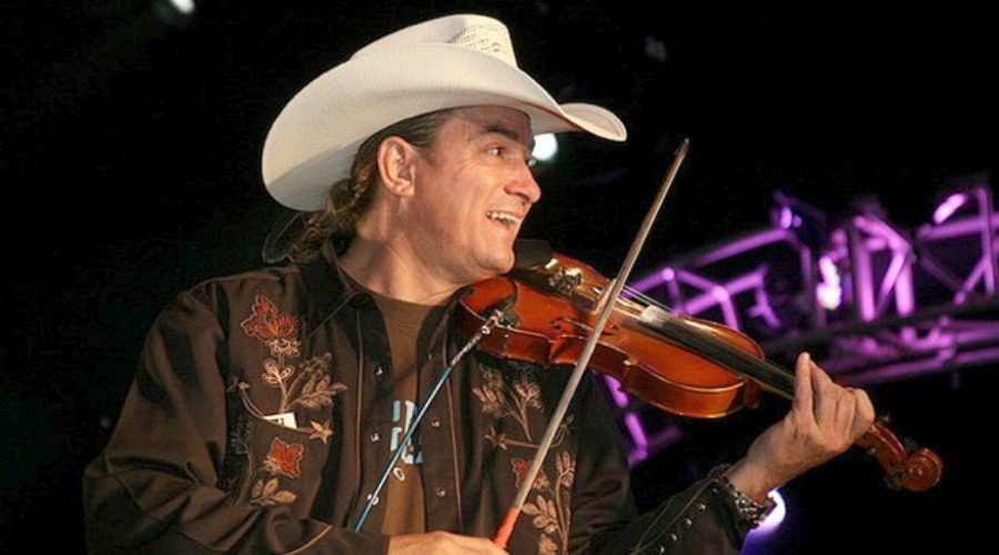 Porque nadie lo pidió: Caballo Dorado y Genitallica hacen la versión  rockera de \