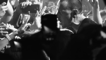 Mira a Chester Bennington cantar “Crawling” en el nuevo video de Linkin Park