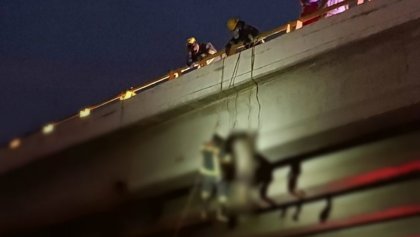 Hallan seis cuerpos colgados en puentes de Baja California Sur