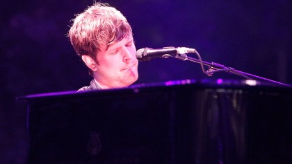 James Blake debuta nuevas canciones y hace cover a Radiohead