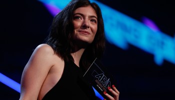 ¡Fans de Melodrama manifiéstense! Lorde lanzará un vinilo de su último disco