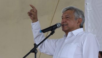Andrés Manuel López Obrador, precandidato presidencial de Morena