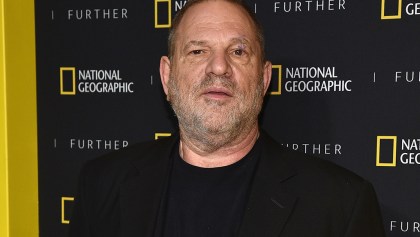 Ex asistente de Harvey Weinstein lo demanda por “pedirle encuentros sexuales extremos”