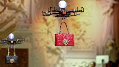 ¿Pensabas que lo habías visto todo? Dolce & Gabbana hace desfile con drones