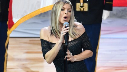 ¿Roseanne Barr eres tú? Fergie hace un epic fail al interpretar el himno nacional en la NBA All-Star Game 2018