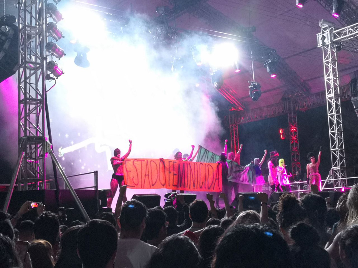 Pussy Riot protesta en el Vive Latino 2018