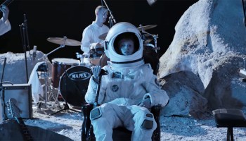 JO-YA… Mira el ‘King Krule Live on the Moon’, toda una experiencia espacial