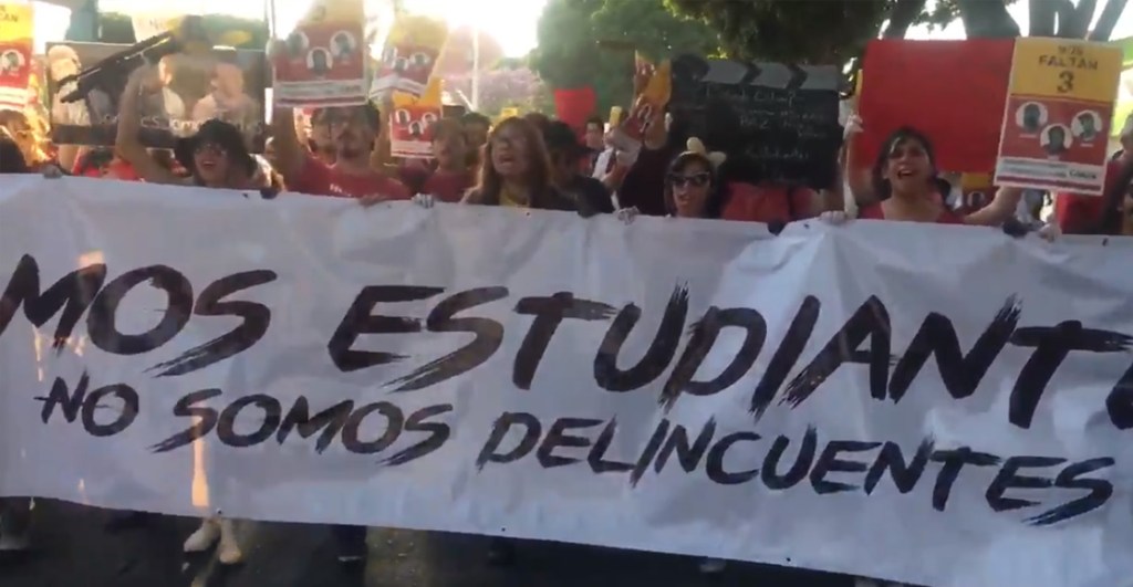 No somos delincuentes: Jóvenes marchan por estudiantes desaparecidos en Jalisco