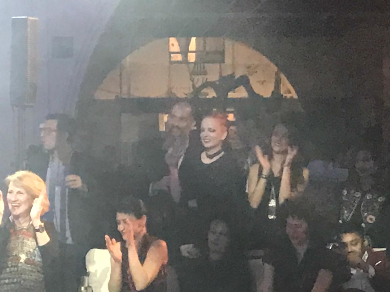 shirley manson viendo a natalia lafourcade