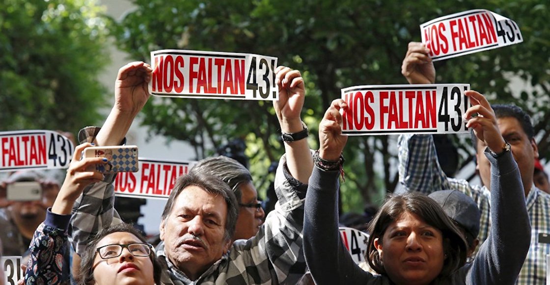 Manifestaciones por los 43 de Ayotzinapa terminan en enfrentamiento |  Sopitas.com