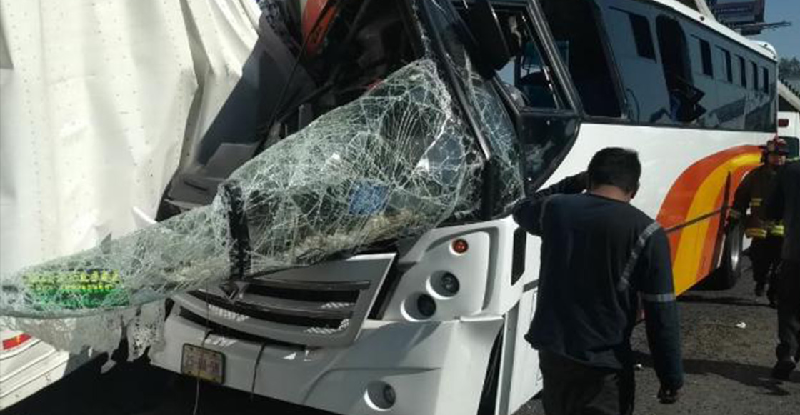 Choque entre un autobús y un tráiler deja 23 heridos en la México-Queretaro