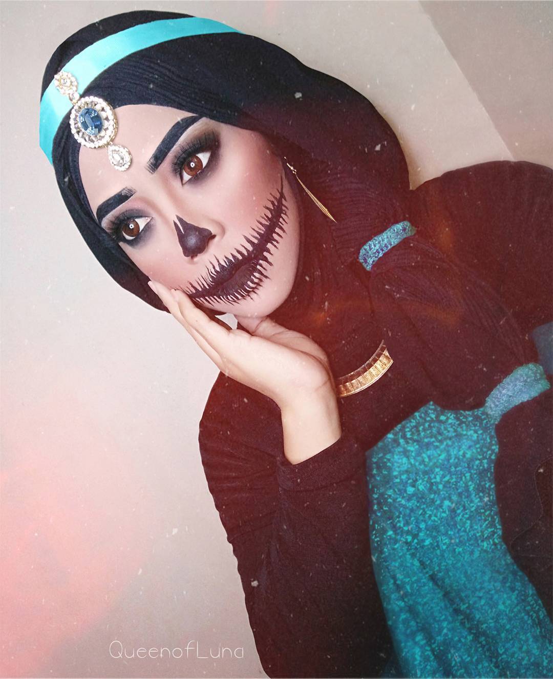 Esta cosplayer de Malasia usa hijabs para recrear sus disfraces ¡Y le quedan increíbles! 😮