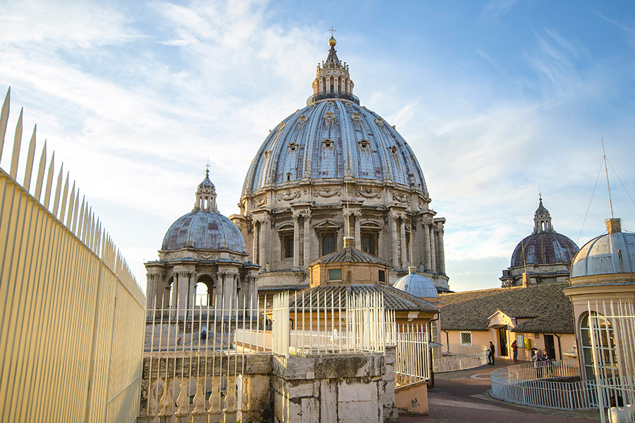 Es detenido en el Vaticano un sacerdote acusado de poseer pornografía infantil 
