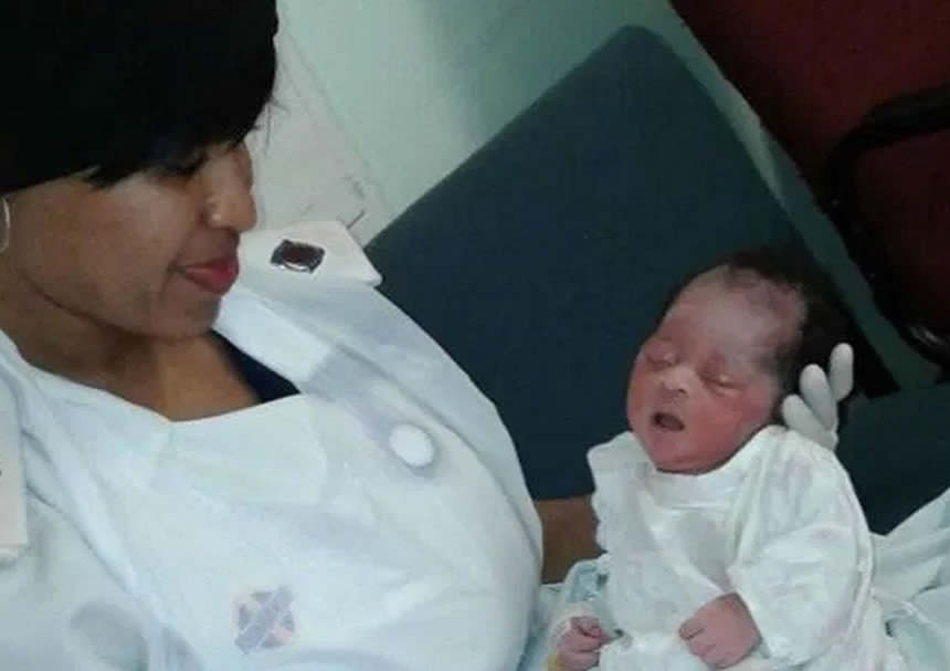 enfermera con bebé