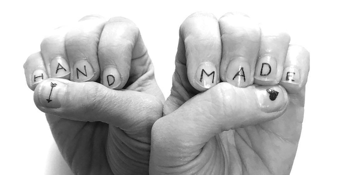 Por si ocupan, las uñas también se pueden tatuar… y ni duele