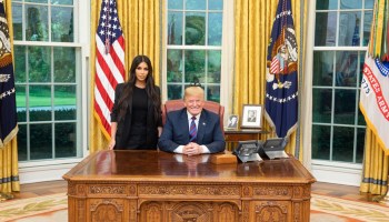 Y en la imagen del día...Kim Kardashian y Donald Trump se reunen en la Casa Blanca