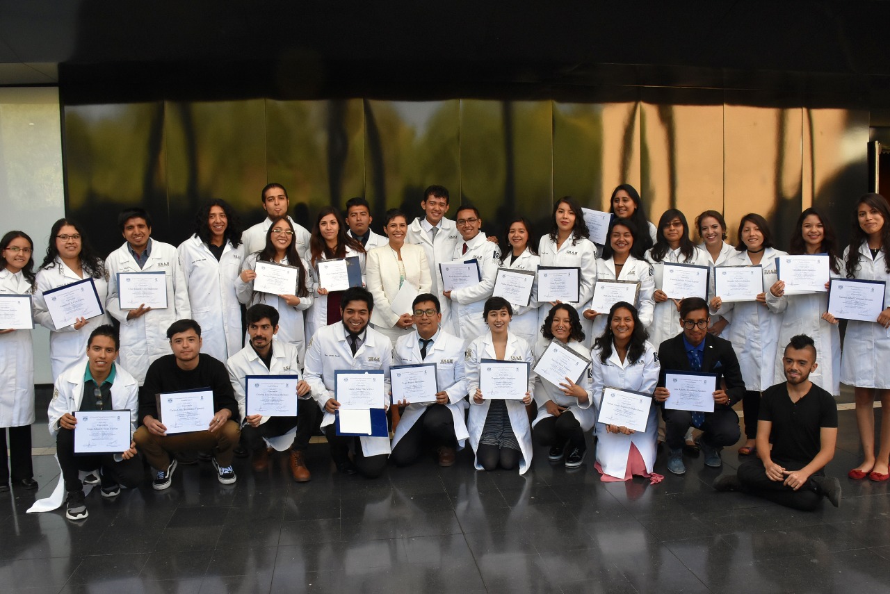 ¡Bravo! Se gradúan de la UNAM los primeros licenciados en Ciencia Forense