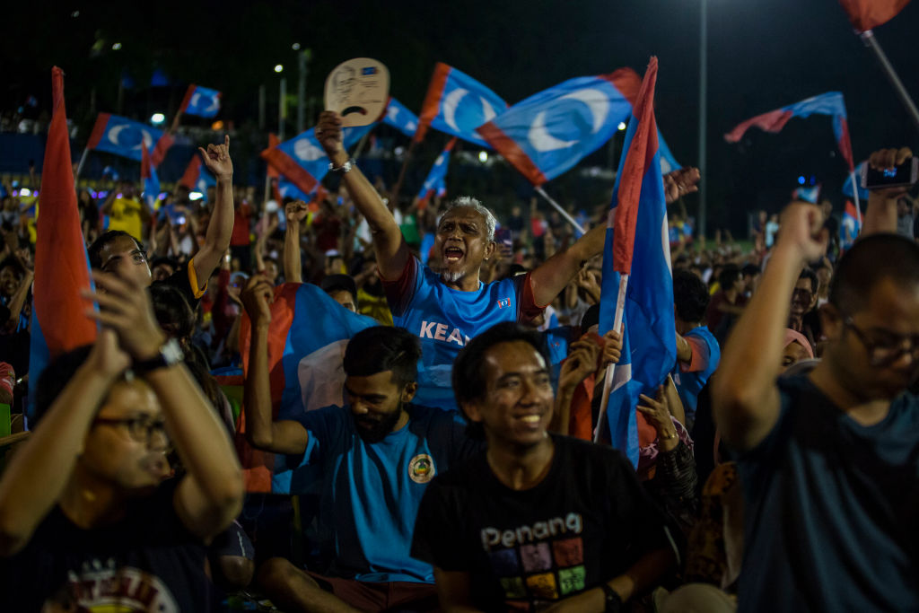 Malasia organiza coperacha para sacar adelante su deuda externa