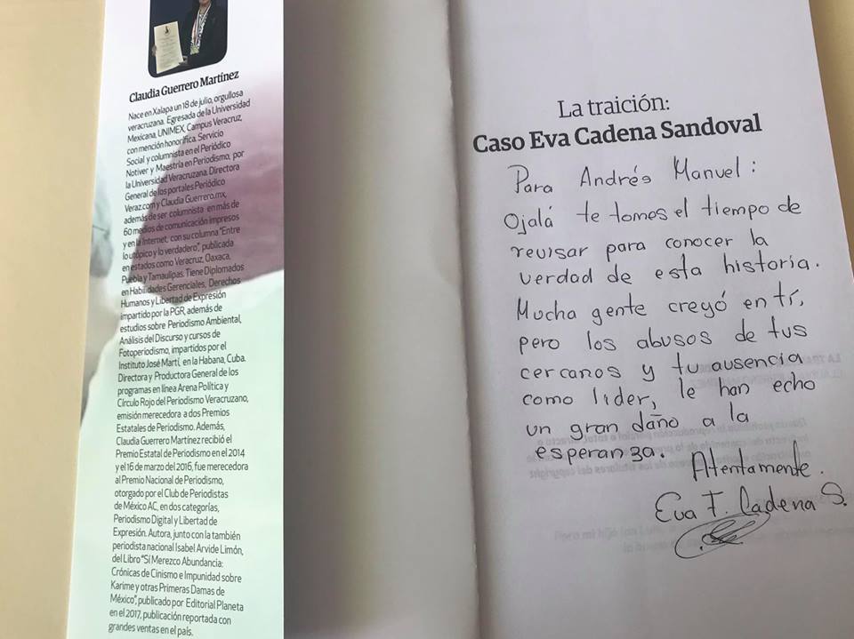 Dedicatoria de libro que Cadena le entregó a AMLO