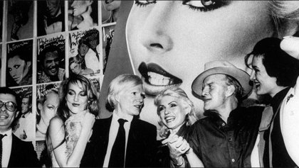 Cierra después de 50 años la revista fundada por Andy Warhol, Interview Magazine