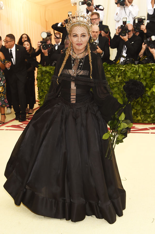 Madonna saca su lado “Like a Prayer” en la Met Gala y cover a Leonard Cohen