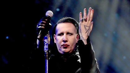 WTF?! Para Marilyn Manson ‘era divertido’ orinar en la comida de Korn