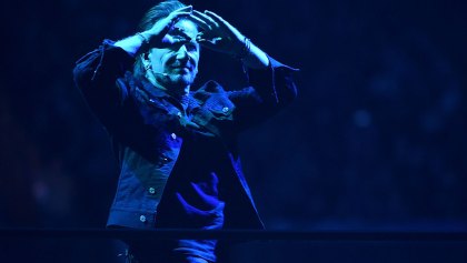 ¿Aplicando un Juangabrielazo? Checa la dolorosa caída de Bono en pleno concierto